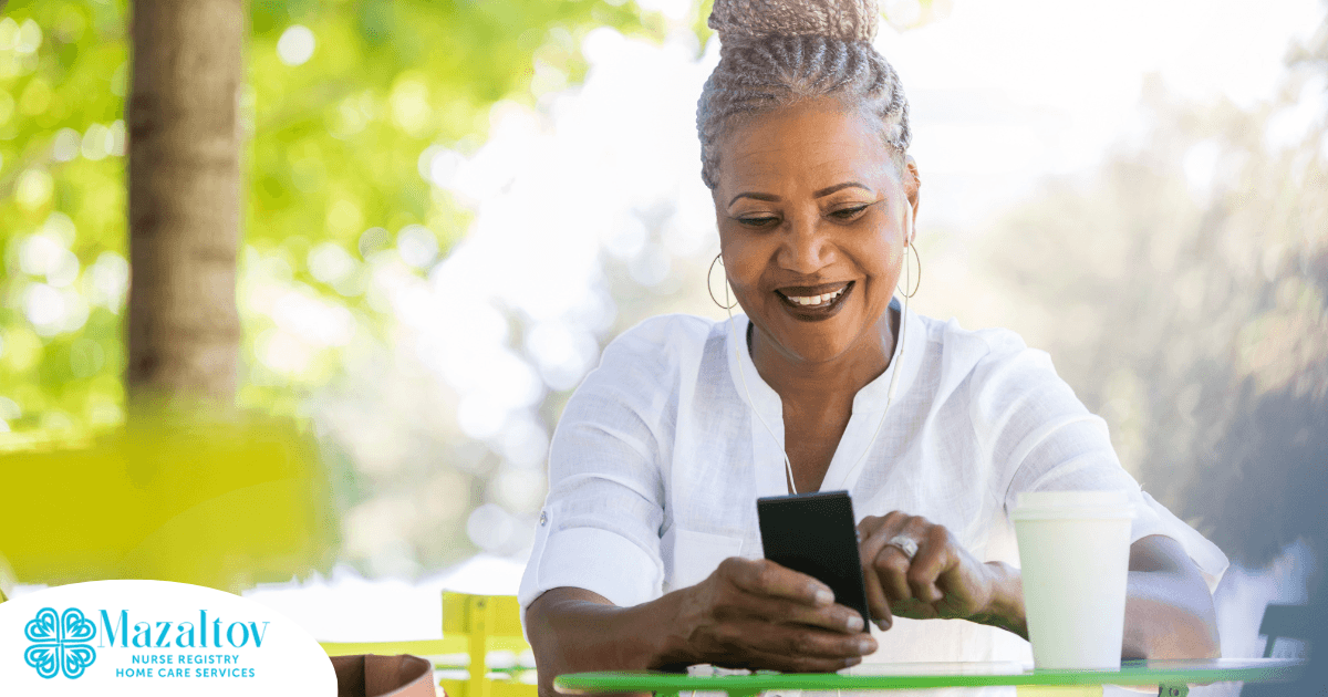 A senior woman uses caregiver apps on her smartphone to help her organize her schedule.